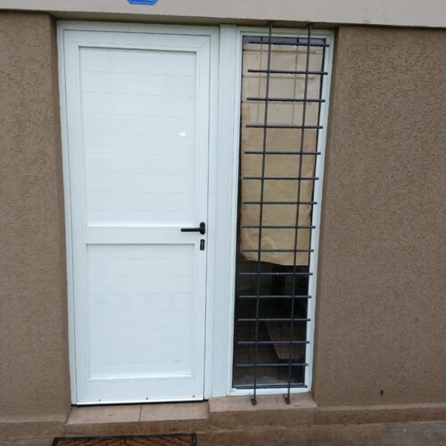 Puerta Aluminio Blanco Reforzada Modelo 500 de 090×205